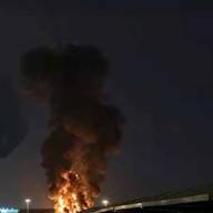 Un depósito de combustible del aeropuerto de Kuwait se incendió tras un ataque con drones y misiles