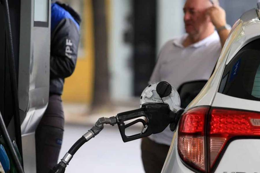 El Gobierno postergó el aumento del impuesto a los combustibles ante el impacto de la suba del petróleo