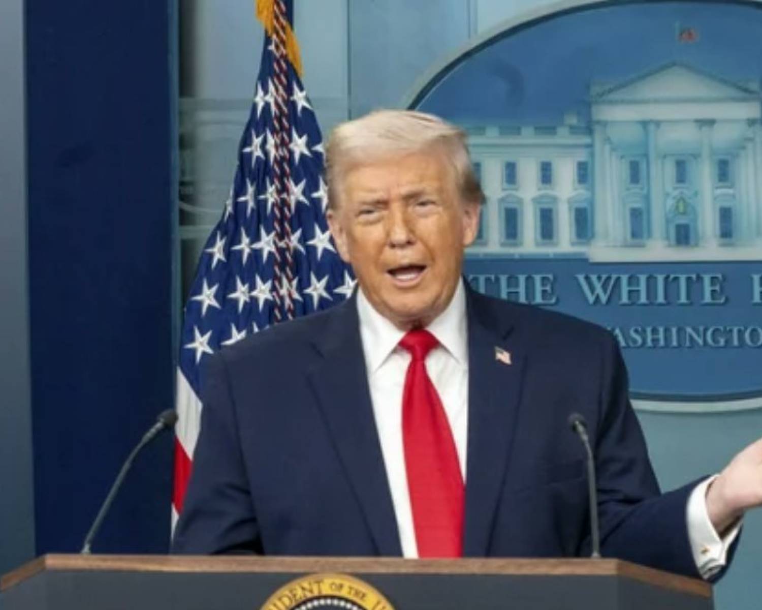 Donald Trump aseguró que el líder supremo de Irán pidió un alto el fuego