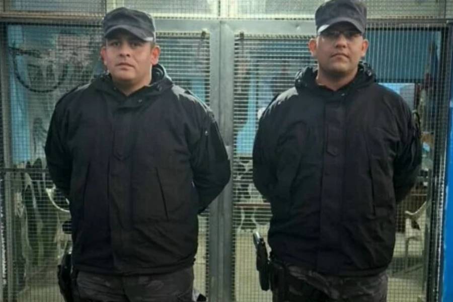 Policías se convirtieron en héroes al salvar la vida de un bebé