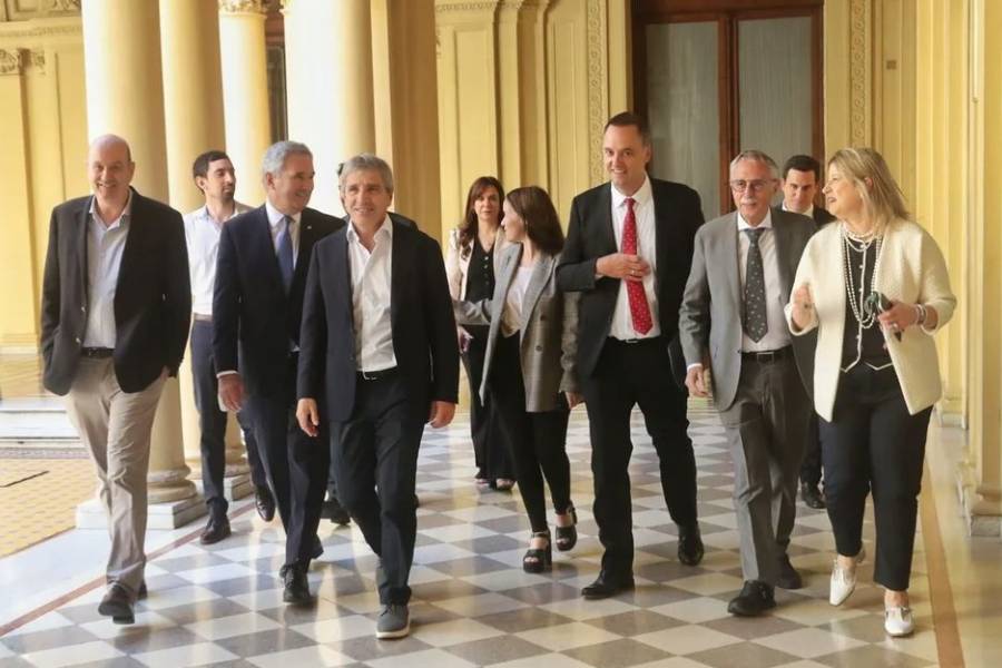 El Gobierno le puso fecha a la reducción de los gastos corrientes y de capital de cada ministerio