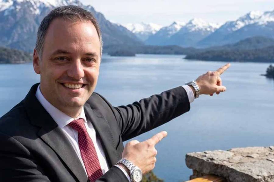 Otro viaje millonario de Adorni: afirman que gastó miles de dólares en lujoso hotel de Bariloche