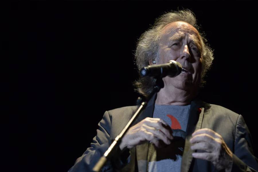 Joan Manuel Serrat reclama dignidad: “Prescindir de los viejos es como quemar los libros, es destruir la memoria”