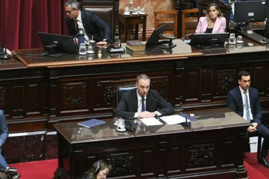 La oposición pone la mira en Adorni y busca interpelarlo en una sesión especial del Congreso