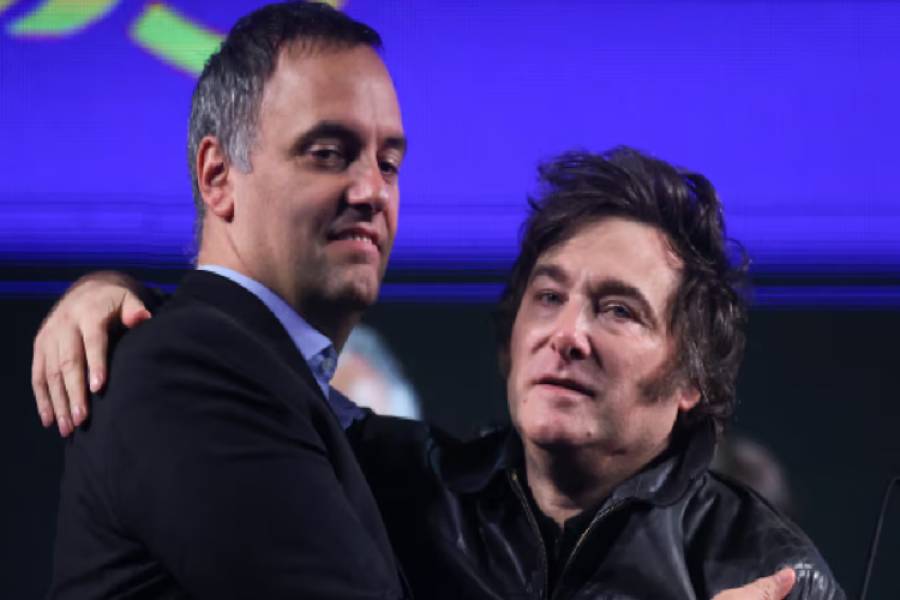 Milei está dispuesto a pagar el costo de sostener a Adorni mientras espera que presente su declaración jurada