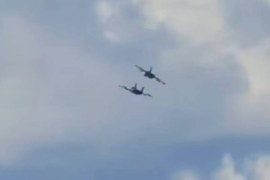 Impactante choque de dos aviones militares en un show aéreo en Estados Unidos