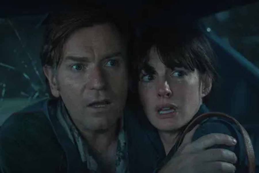 Ewan McGregor y Anne Hathaway enfrentan un vecindario plagado de dinosaurios en The End of Oak Street