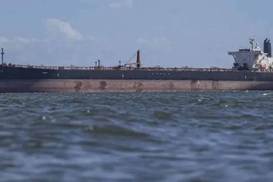 Irán desafía a Estados Unidos y cierra el estrecho de Ormuz: el petróleo sube