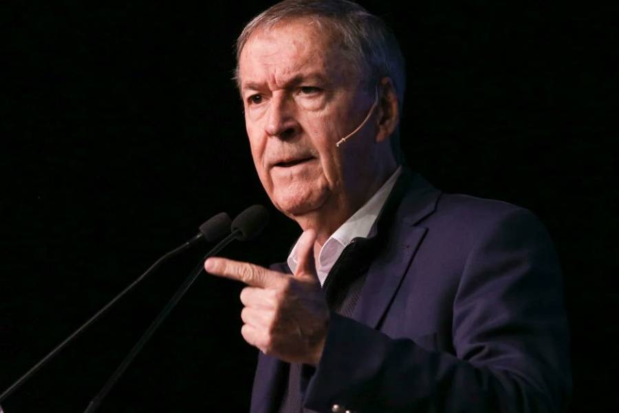 Juan Schiaretti pide la renuncia de Adorni como jefe de Gabinete
