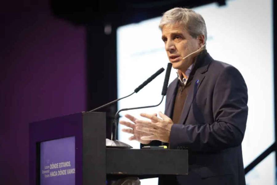 Luis Caputo sigue dando buenas noticias a Javier Milei: en mayo el superávit financiero llegó a $478.613 millones