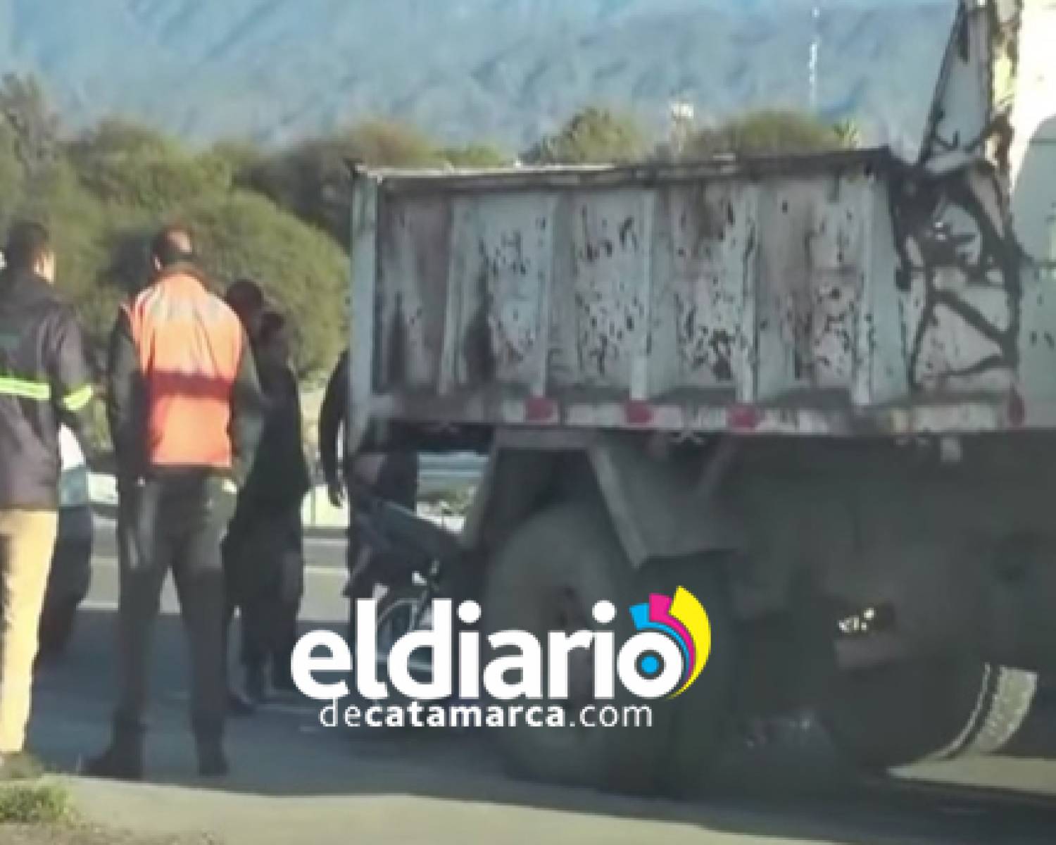 Motociclista murió tras impactar contra un camión de Vialidad Provincial
