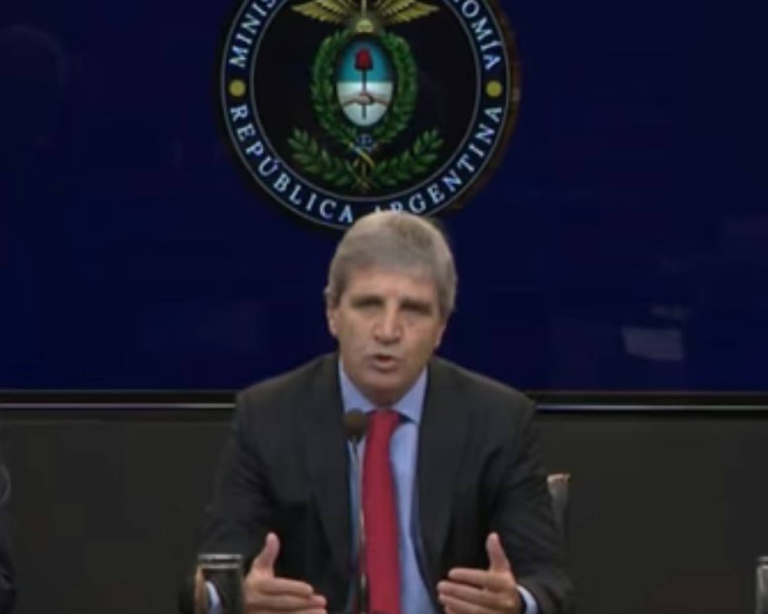Caputo anunció el programa financiero de 2027: 