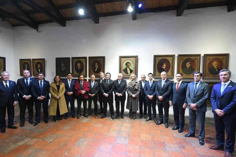 Javier Milei consiguió una foto con gobernadores y reeditó el Pacto de Mayo en la previa de duras votaciones en el Congreso