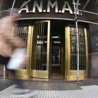Anmat dio de baja nueve firmas y canceló sus productos médicos