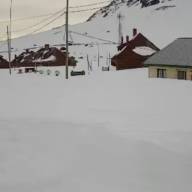 Feroz temporal en varias provincias del país: localidades aisladas y paredones de nieve de cuatro metros