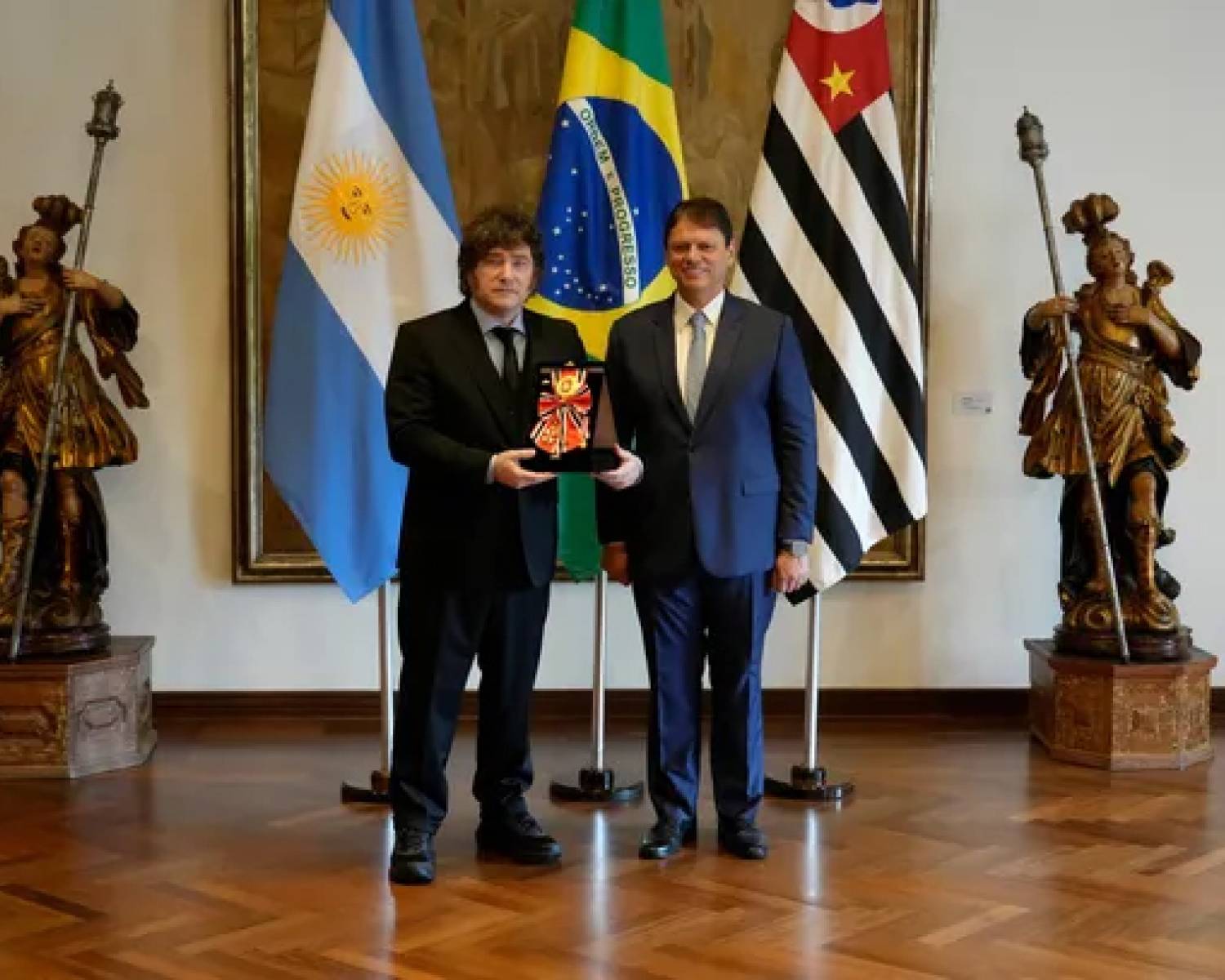Por el viaje a Brasil, denuncian penalmente a Javier Milei por malversación de fondos públicos