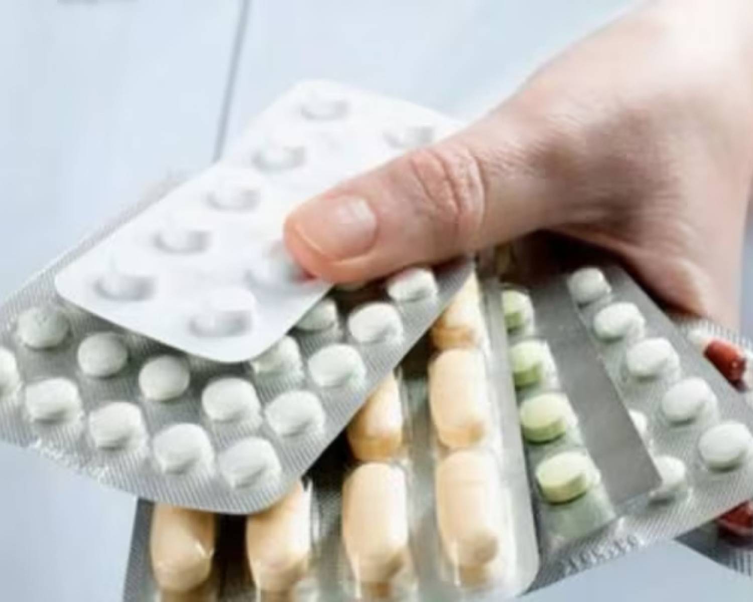 La ANMAT habilitó la venta libre de medicamentos para afecciones de baja complejidad