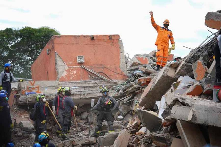 El Gobierno enviará un avión Hércules con ayuda humanitaria y voluntarios del Ejército a Colombia