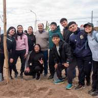 Gustavo encabezó una jornada de forestación en el canal de Choya por el Día del Árbol