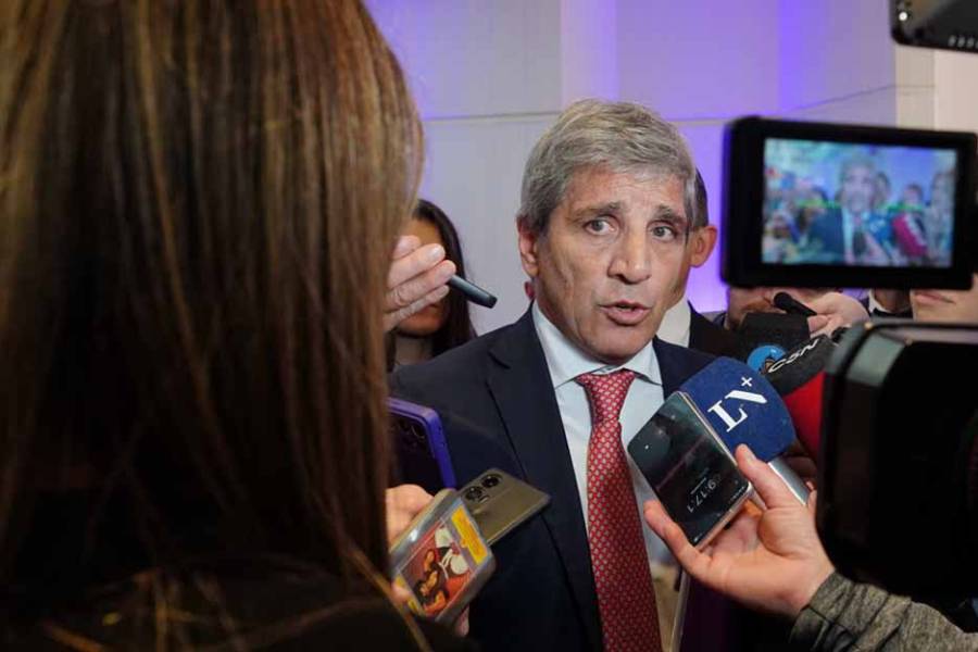 Luis Caputo afirmó que en dos años aún habrá gente que no llegue a fin de mes: “No puedo hacer magia”
