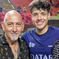 El abuelo de ¨pollito” Tapia también se destaca en Padel