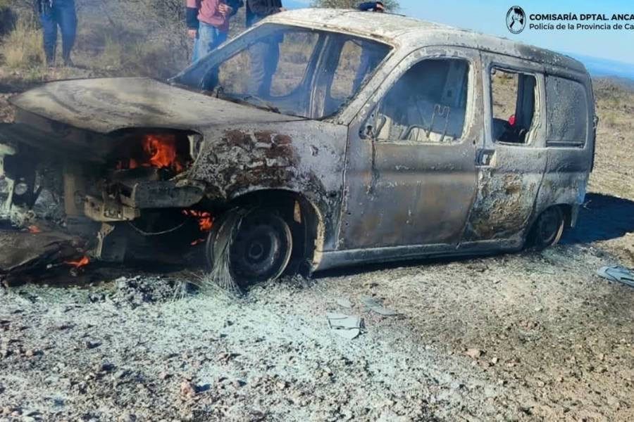 Incendio consumió totalmente una camioneta 