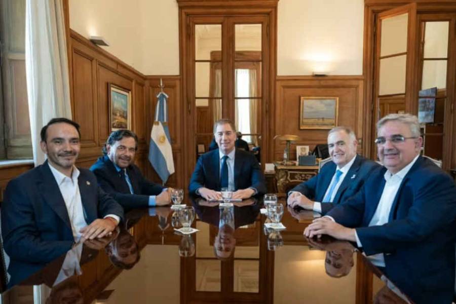 Raúl Jalil y otros tres gobernadores se reunieron con Diego Santilli 