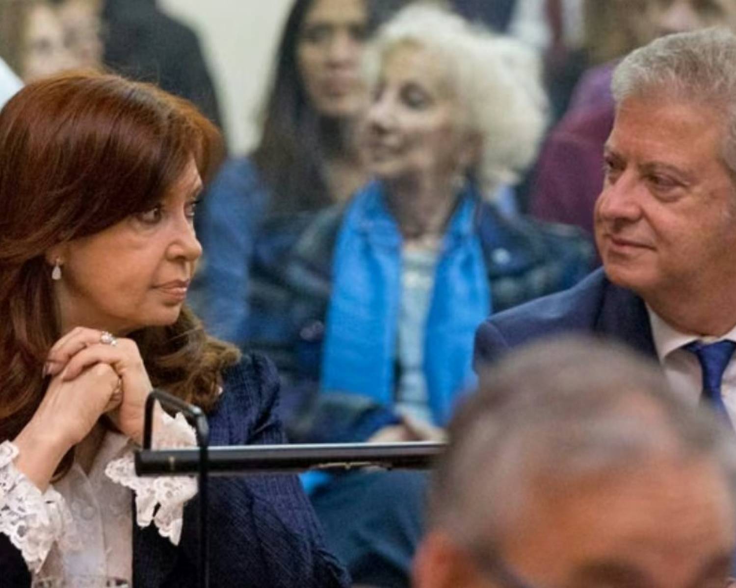 Cristina Kirchner, otra vez en el centro del juicio por los Cuadernos: dos careos ponen el foco en su allanamiento