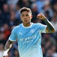 Amagó el centro y remató al arco: el golazo de tiro libre de Enzo Fernández con el que City abrió el mercador ante el Sunderland