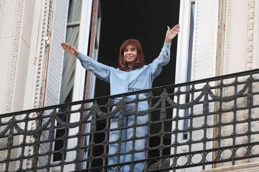 Causa Vialidad: extendieron la prisión domiciliaria a Cristina Kirchner y seguirá en San José 1111
