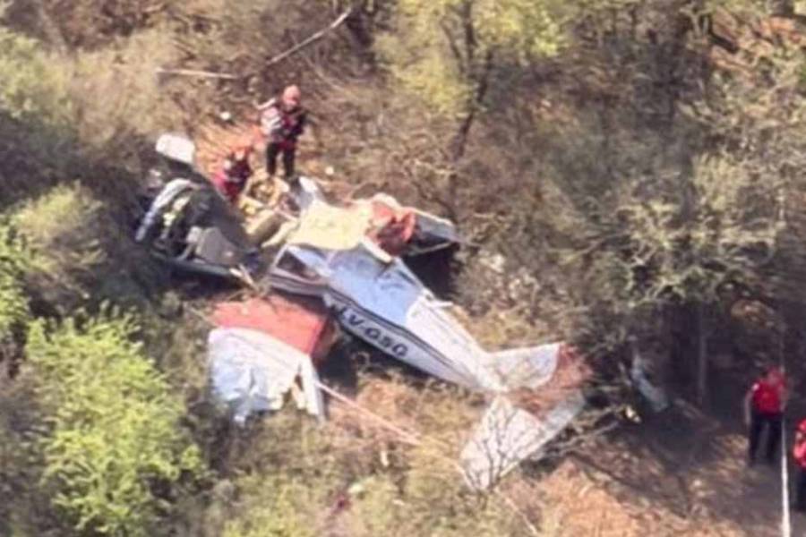 Cayó una avioneta en una zona rural de Córdoba con cinco ocupantes a bordo