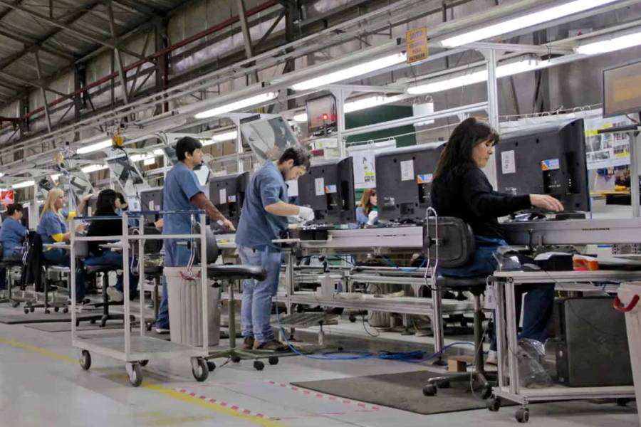 Crecimiento sin empleo: 8 de los 10 sectores de mayor expansión en la era Milei perdieron puestos laborales