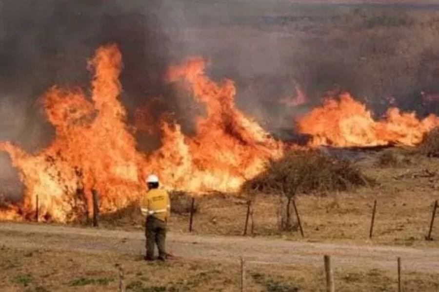 Alerta roja por incendios forestales en Catamarca