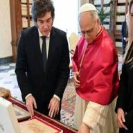 Javier Milei le deseó una pronta recuperación al papa León XIV antes de su operación