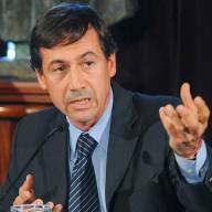 Naidenoff cuestionó el uso de los DNU y defendió la auditoría sobre las cuentas del Banco Central