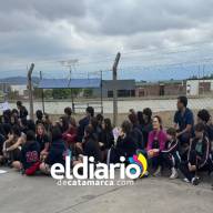 Bullying escolar: estudiantes realizan una sentada frente al Colegio Pia Didomenico