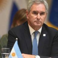 Piden interpelar a Quirno en Diputados por el paso de Flávio Bolsonaro por la Argentina
