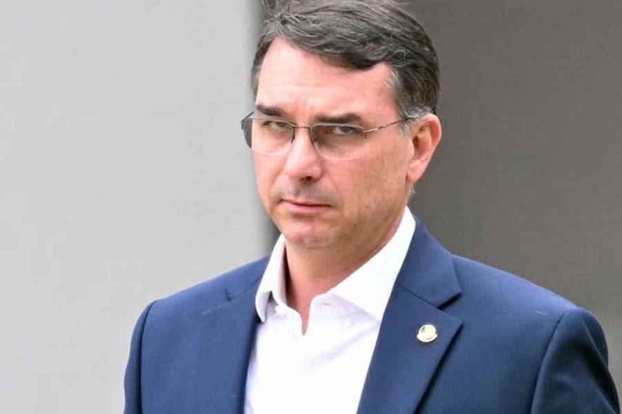 Ahora Flávio Bolsonaro se presenta como 