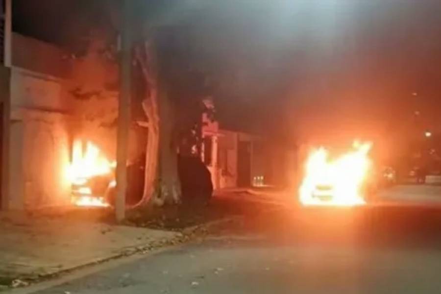 Rosario: prendieron fuego 13 autos y amenazaron otra vez a Patricia Bullrich