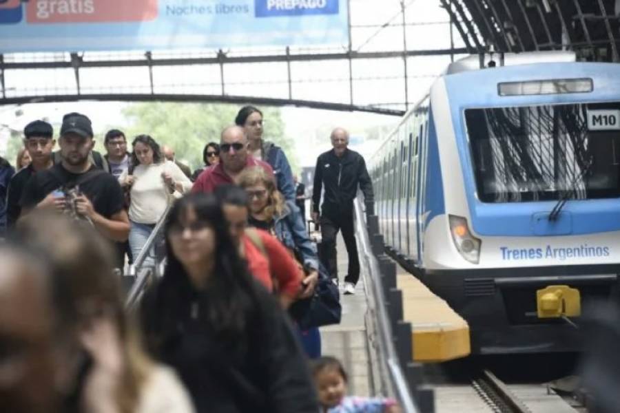 Guillermo Francos logró destrabar el conflicto y se levantó el paro de trenes anunciado para el martes