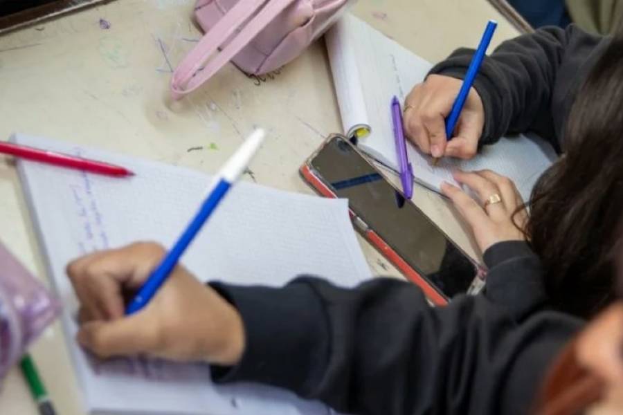 El Gobierno de Kicillof justificó la eliminación de la repitencia en colegios secundarios