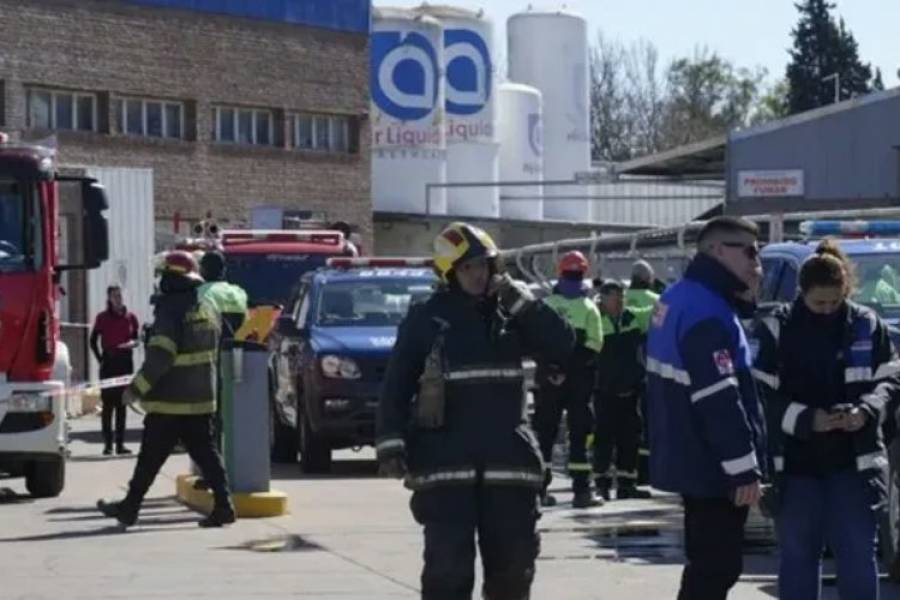 Qué se sabe del piloto que estrelló una avioneta contra una fábrica en Rosario