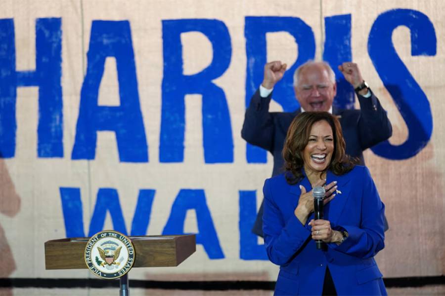 Kamala Harris aventaja a Trump en las encuestas y los demócratas intentan mostrar unidad en una cumbre clave