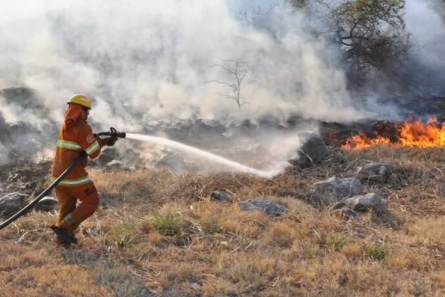 Incendios en Córdoba: más de 50 evacuados en Capilla del Monte