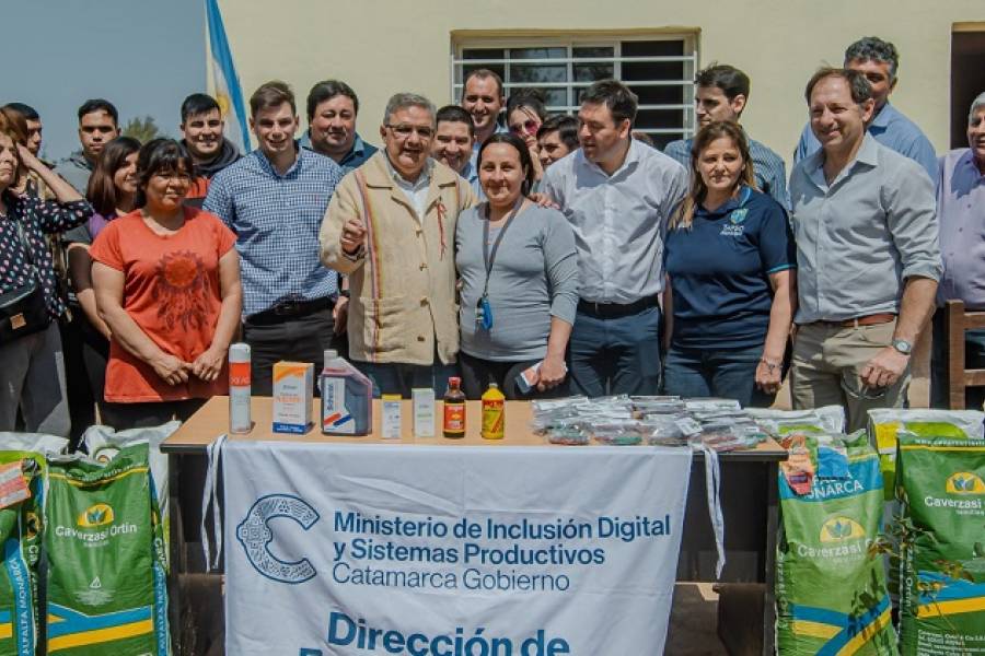 Entrega de maquinaria y apoyo a productores del Este catamarqueño 