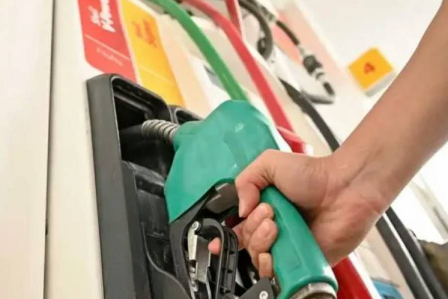 El Gobierno subió los impuestos sobre los combustibles y suma más presión a los precios en surtidor