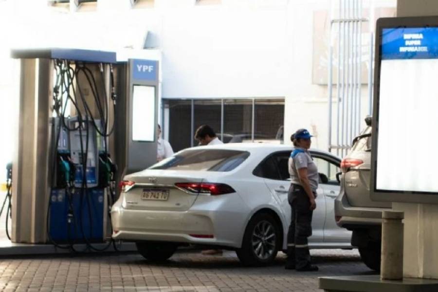 Baja la nafta: así quedan los precios de los combustibles en el país