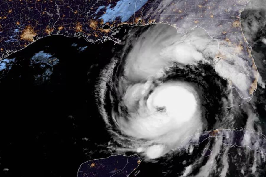 Las increíbles imágenes que muestran cómo avanza el huracán Milton a horas de que toque tierra en Florida