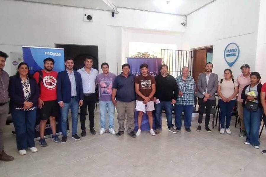 Fortaleciendo el Futuro: Jóvenes emprendedores reciben capacitación en Santa María