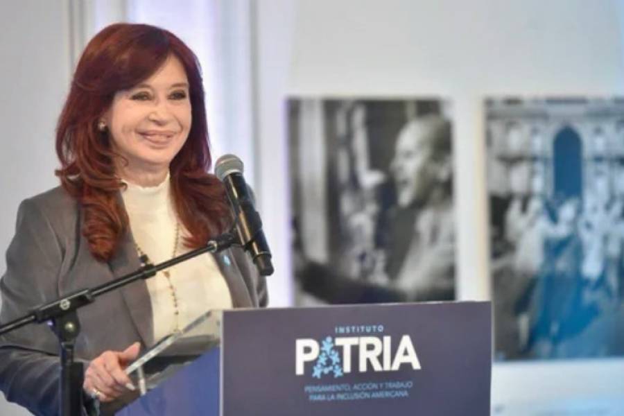 Cristina Kirchner criticó a Caputo y apuntó contra los gobernadores peronistas que acompañan al Gobierno